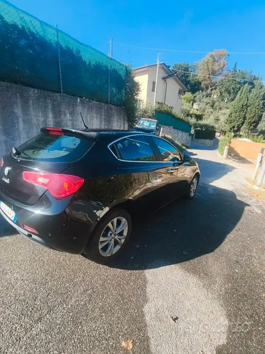 Alfa Romeo Giulietta 2011 photo 2