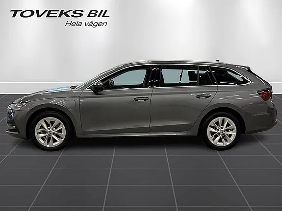 Skoda Octavia 2024 photo 2