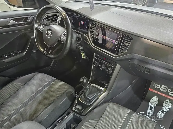 Volkswagen T-Roc 2019 photo 2
