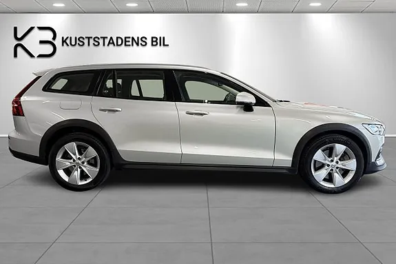 Volvo V60 Cross Country 2021 photo 2