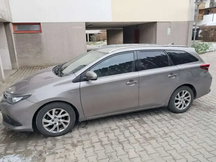 Toyota Auris 2015 photo 2