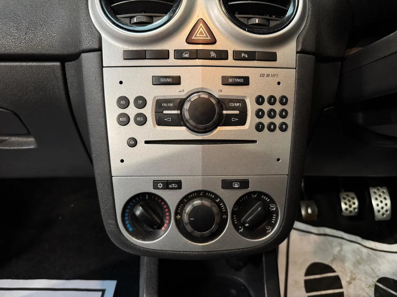 Vauxhall Corsa 2010 photo 5