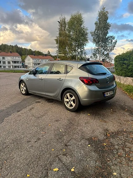 Opel Astra 2010 photo 3