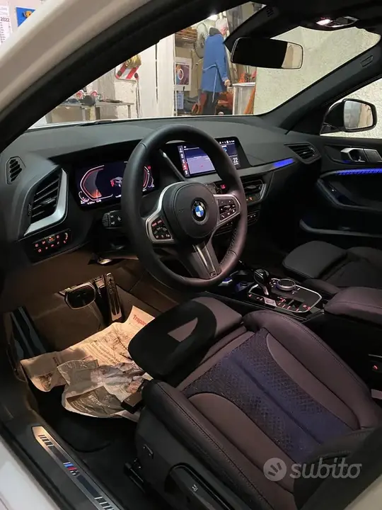 BMW 118D 2023 photo 3