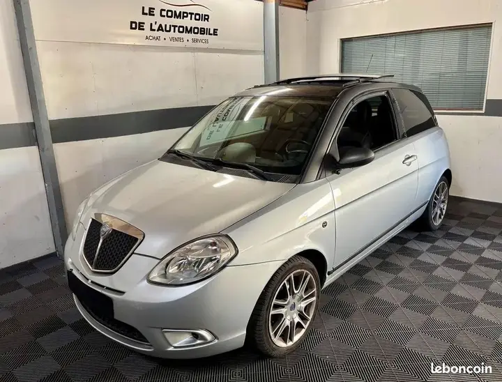 Lancia Ypsilon