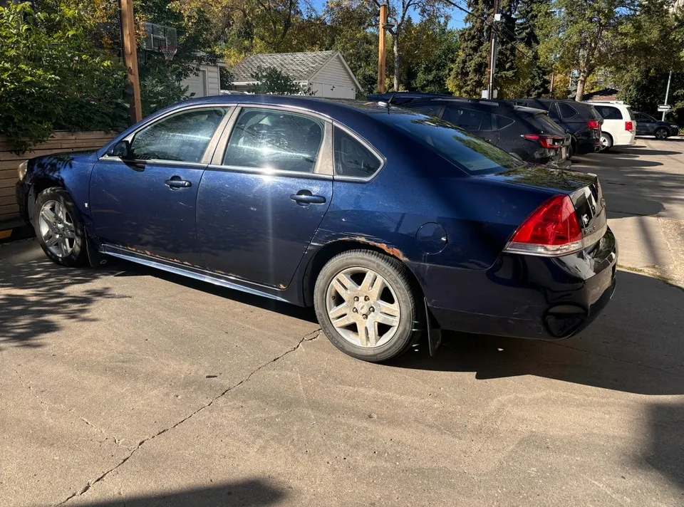 Chevrolet Impala 2010 photo 2