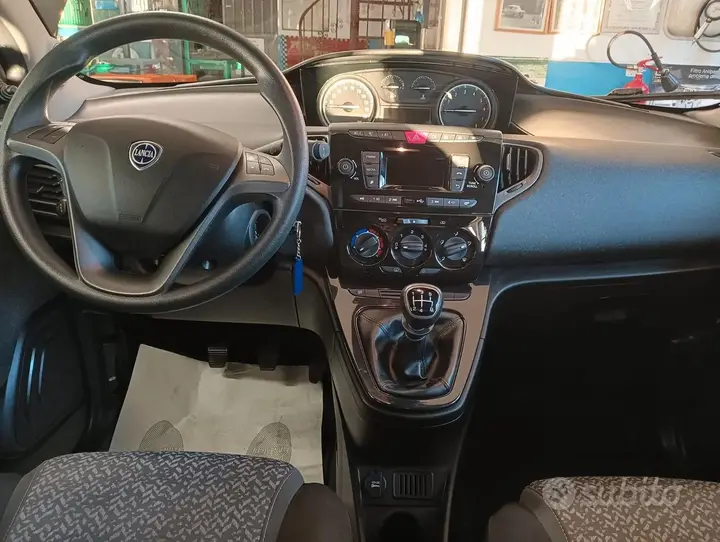Lancia Ypsilon 2019 photo 2