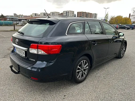 Toyota Avensis 2012 photo 5