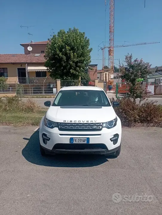 Land Rover Discovery Sport 2017 photo 2