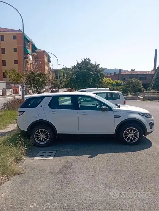 Land Rover Discovery Sport 2017 photo 4