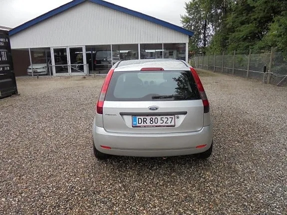 Ford Fiesta 2005 photo 4