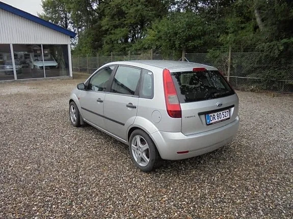 Ford Fiesta 2005 photo 3