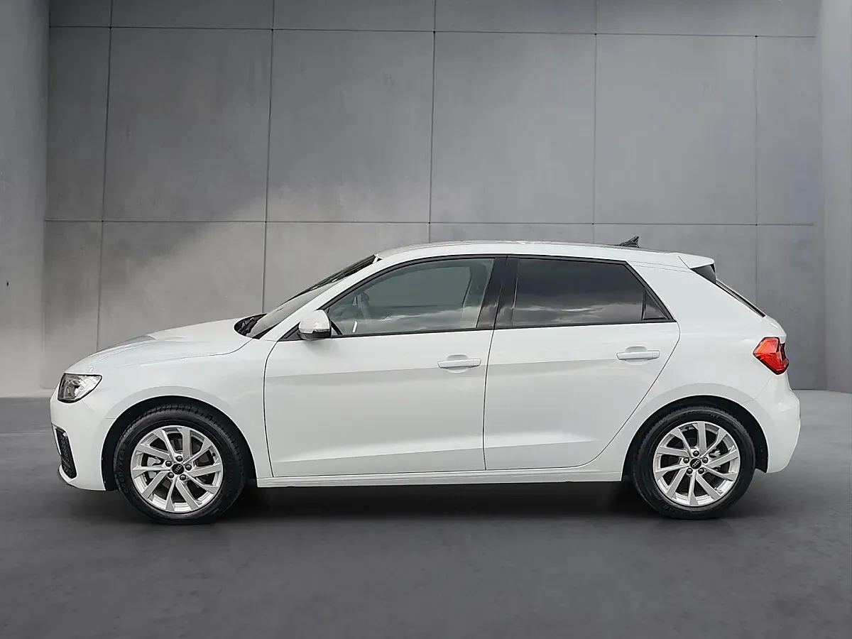 Audi A1 2025 photo 3