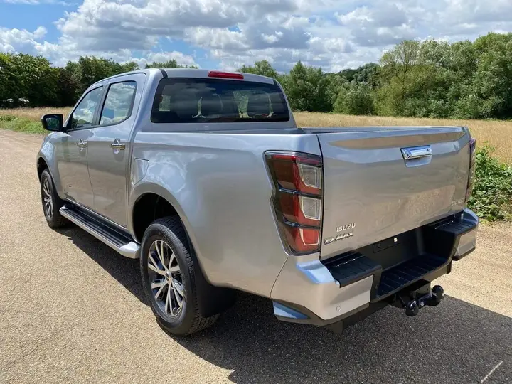 Isuzu D-Max 2025 photo 3