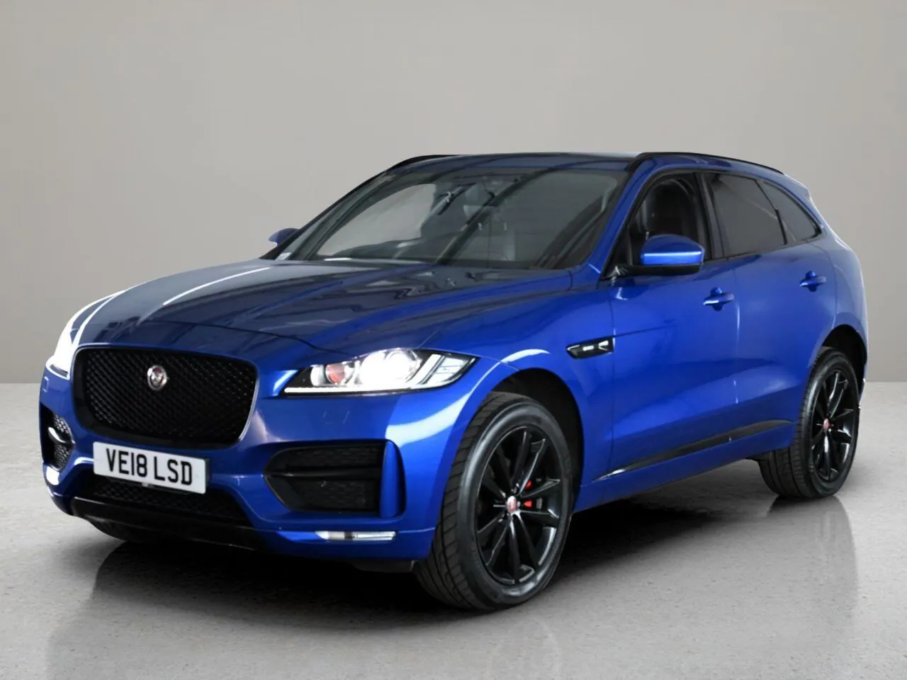 Jaguar F-Pace 2018 photo 2