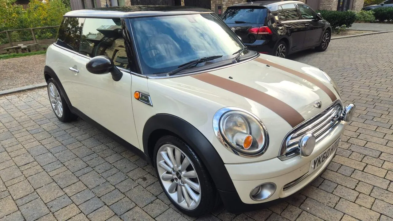 Mini Cooper 2010 photo 2