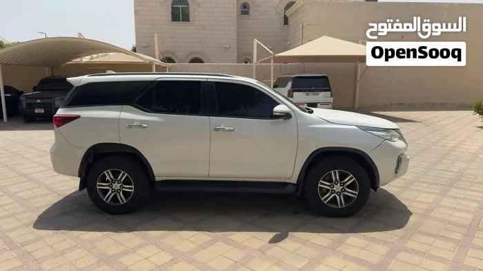 Toyota Fortuner 2017 photo 3
