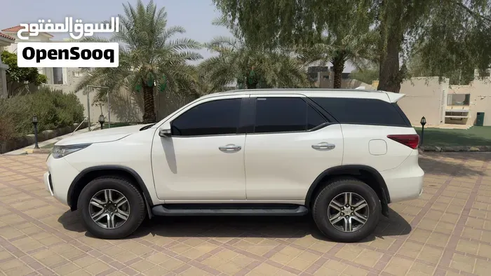 Toyota Fortuner 2017 photo 2