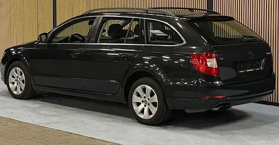 Skoda Superb 2013 photo 2