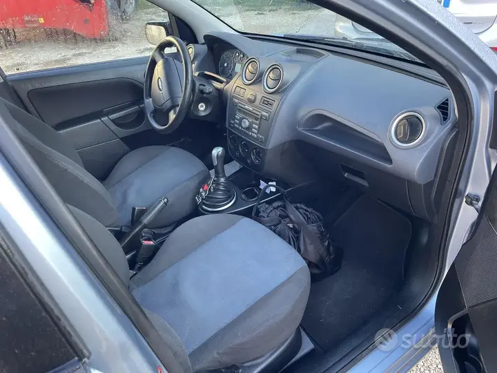Ford Fiesta 2006 photo 4