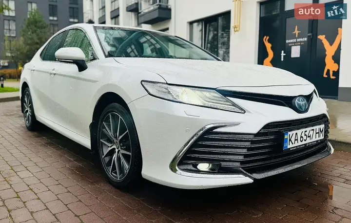 Toyota Camry 2021 photo 2