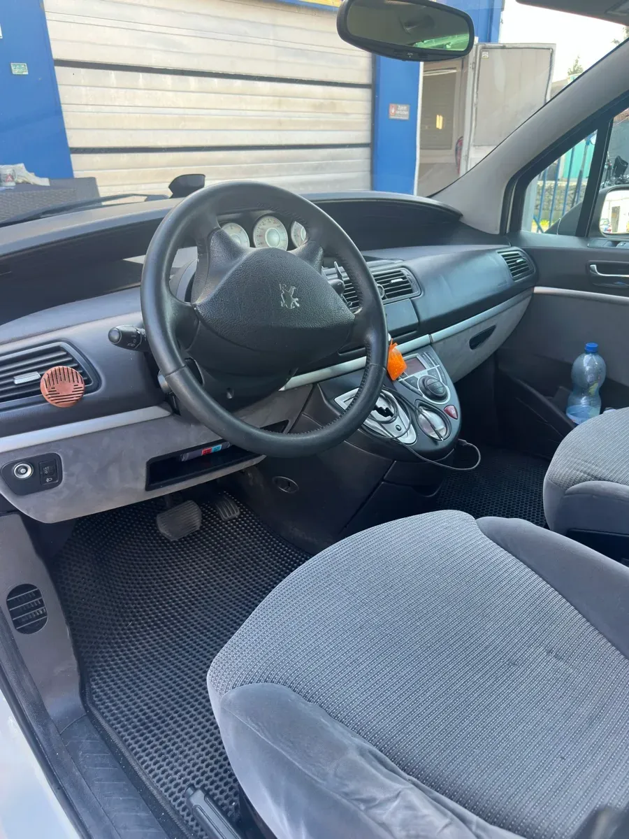 Peugeot 807 2008 photo 2