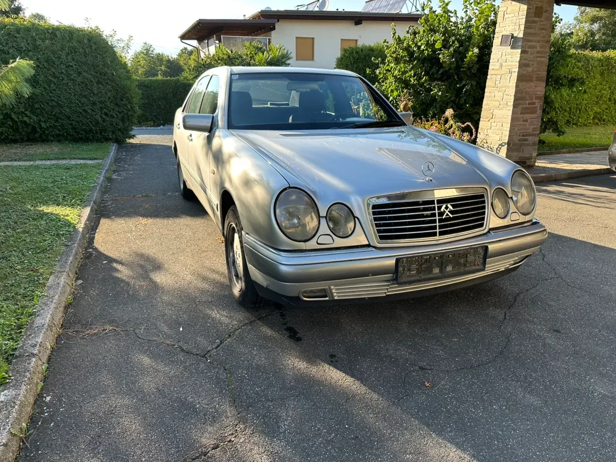 Mercedes-Benz E-Class 1995 photo 2