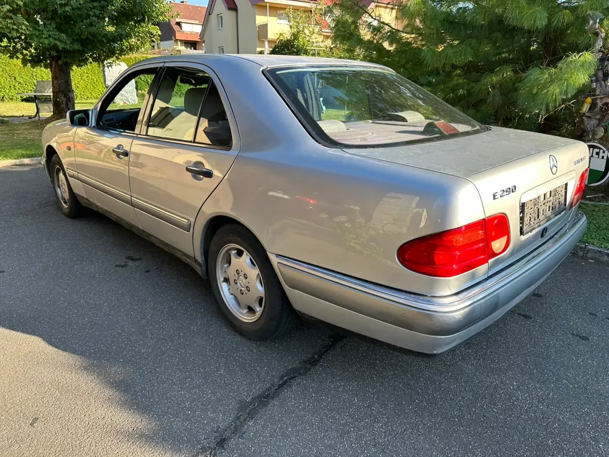 Mercedes-Benz E-Class 1995 photo 3