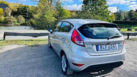 Ford Fiesta 2015 photo 2