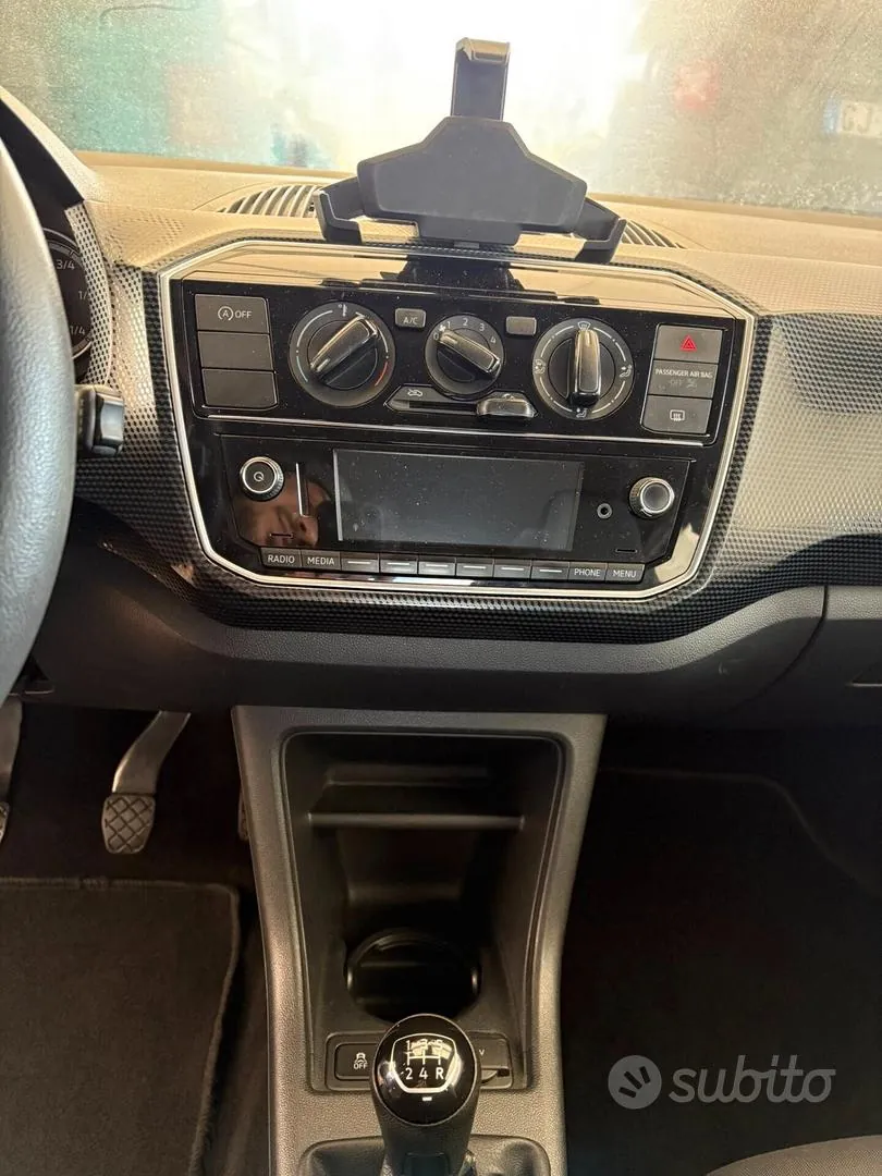 Volkswagen Up 2019 photo 4