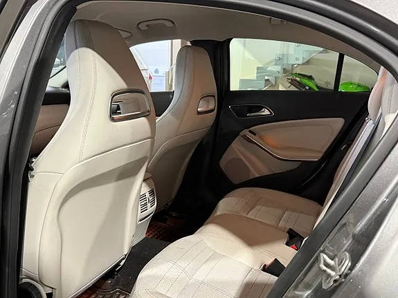 Mercedes-Benz A180 2013 photo 3