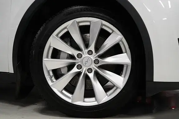 Tesla Model Y 2023 photo 3