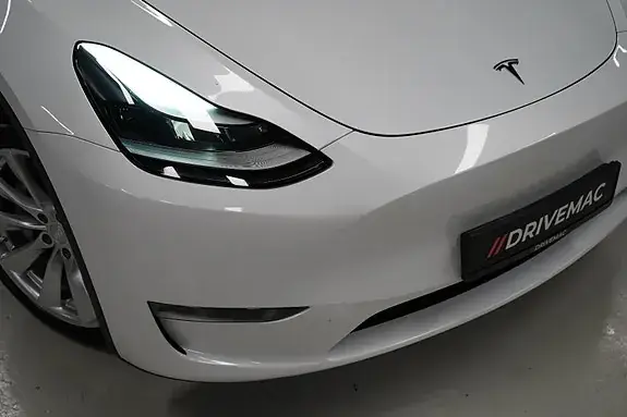 Tesla Model Y 2023 photo 2