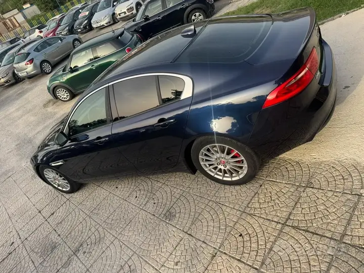 Jaguar Xe 2018 photo 2