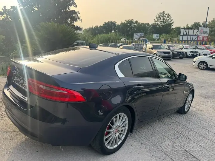Jaguar Xe 2018 photo 4