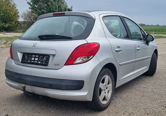 Peugeot 207 2010 photo 3
