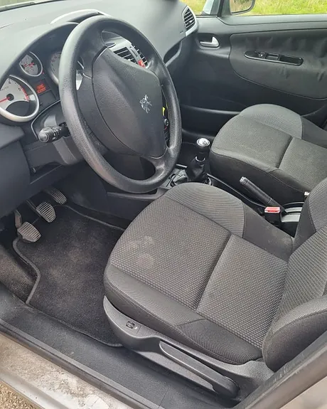 Peugeot 207 2010 photo 5