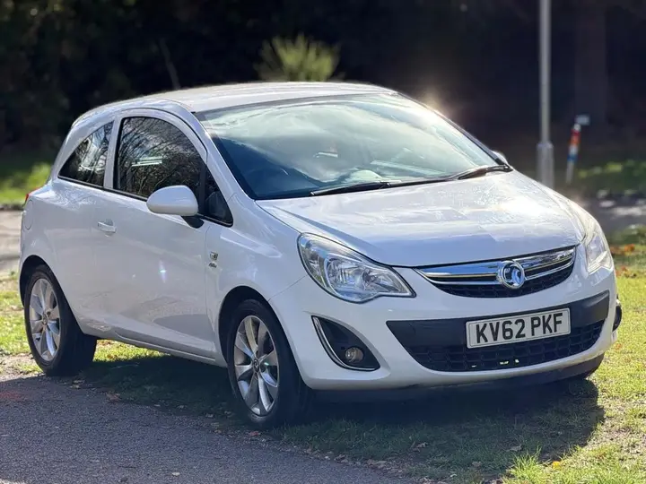 Vauxhall Corsa 2012 photo 3