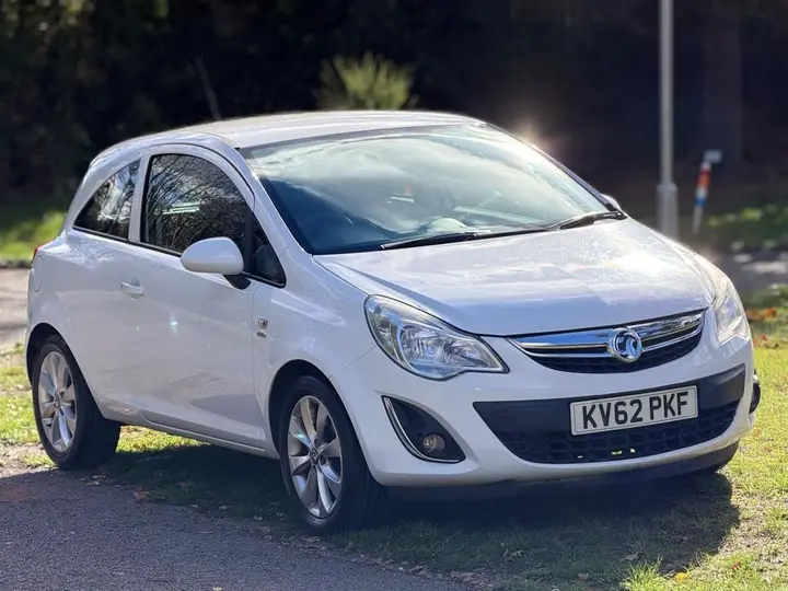 Vauxhall Corsa 2012 photo 2