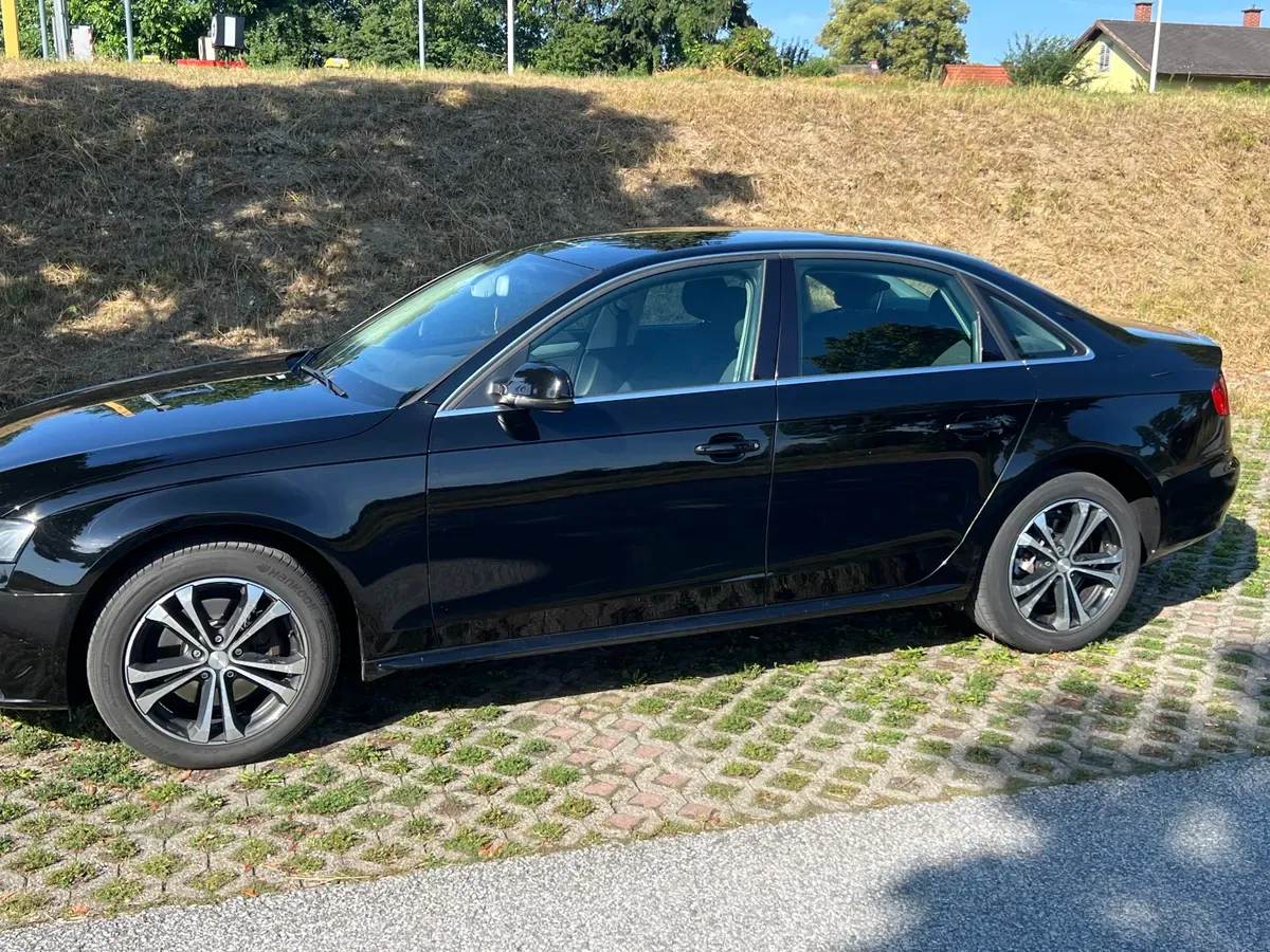 Audi A4 2010 photo 2
