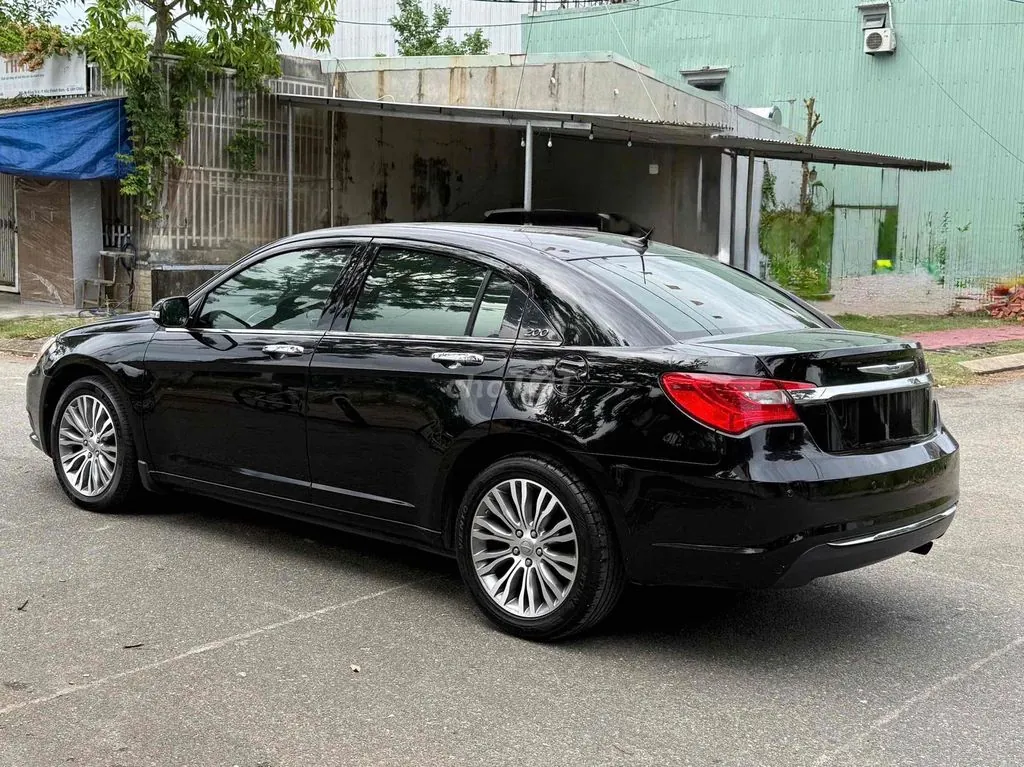 Chrysler 200 2011 photo 3