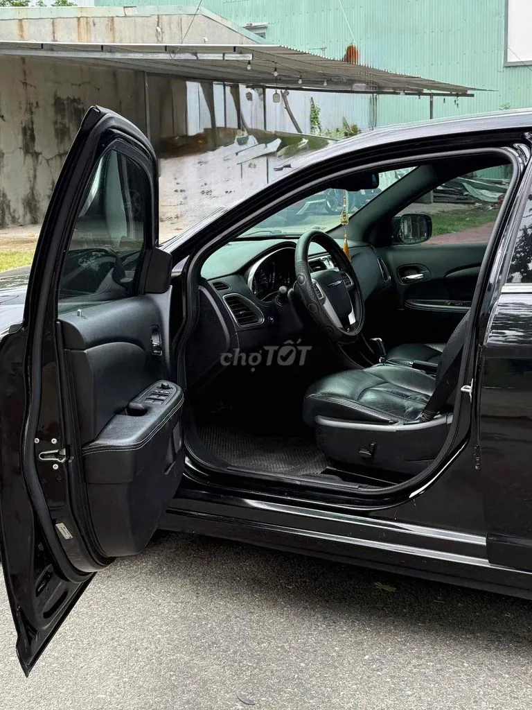 Chrysler 200 2011 photo 5