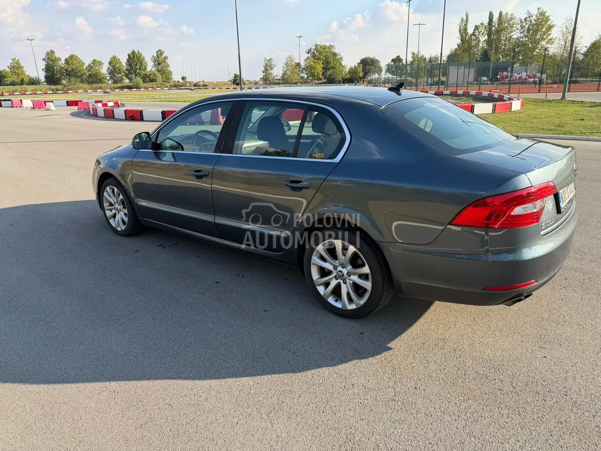 Skoda Superb 2014 photo 4