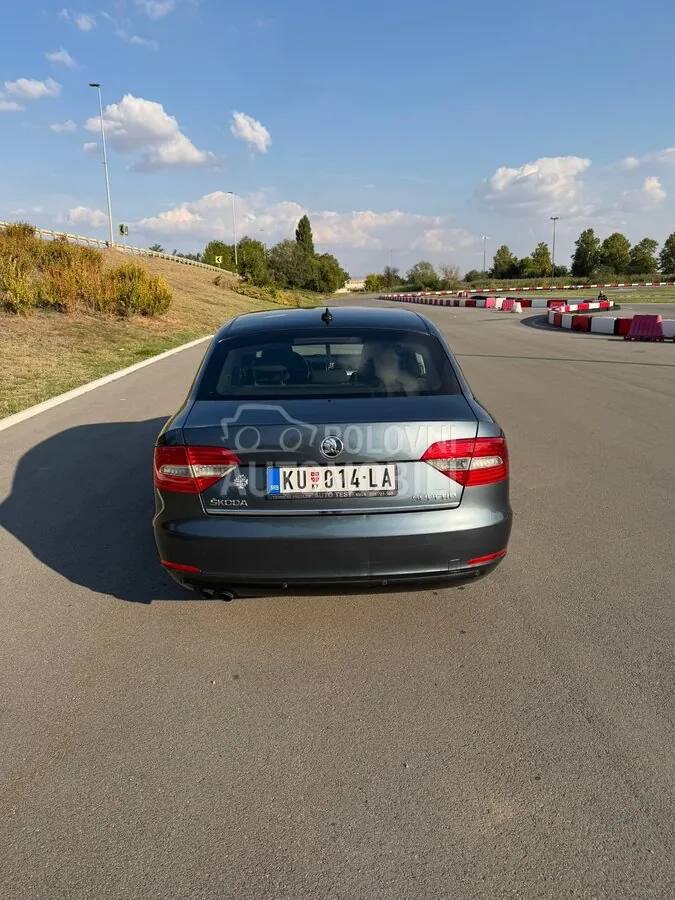 Skoda Superb 2014 photo 5