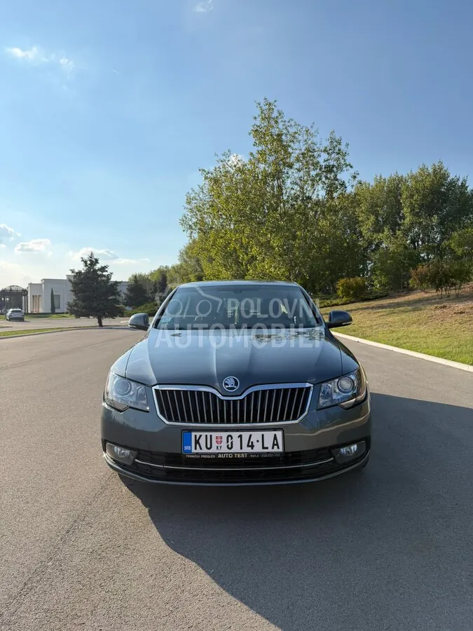Skoda Superb 2014 photo 2