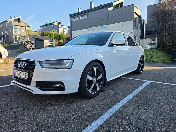 Audi A4 2013 photo 2