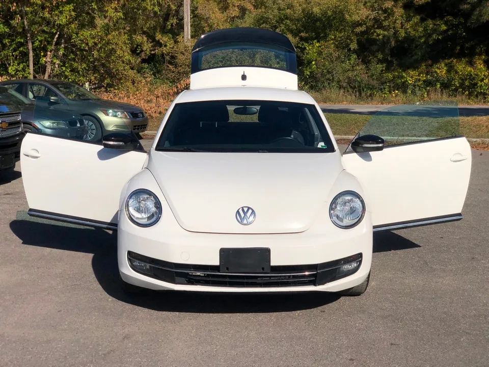 Volkswagen Beetle 2012 photo 2