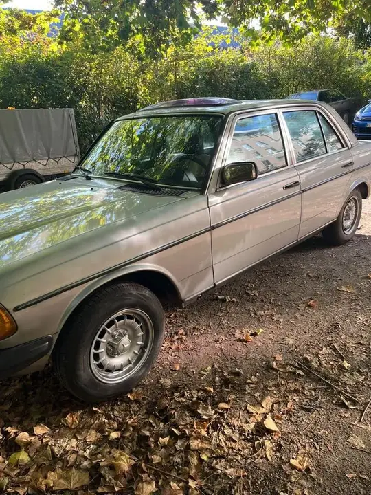 Mercedes-Benz 240D