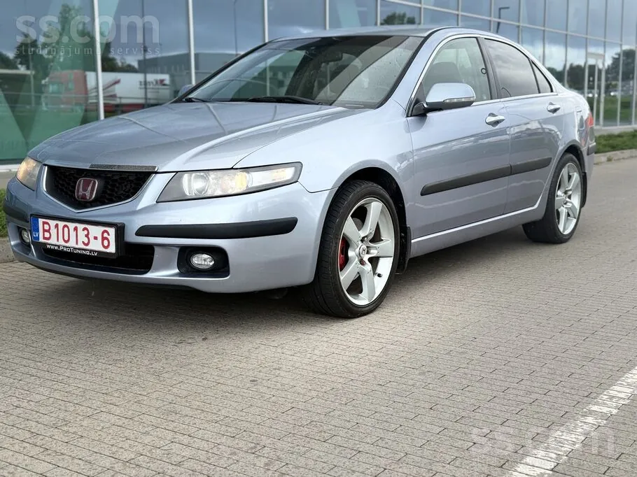 Honda Accord 2004 photo 2