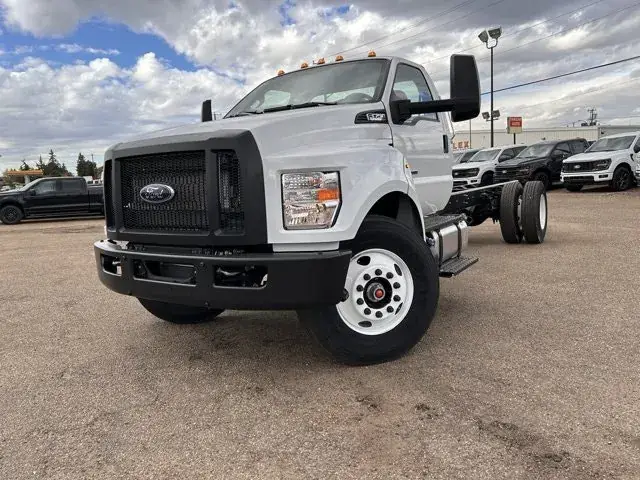 Ford F-750 2027 photo 2